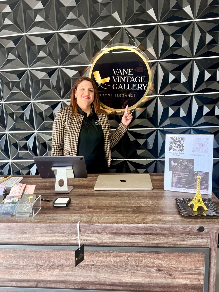 Vanessa Vázquez at Vane Vintage Gallery